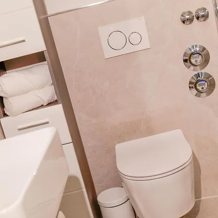 Appartamento Big 3 Bedrooms At Ground Floor Hannover