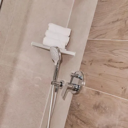 Big 3 Bedrooms At Ground Floor * Hanóver